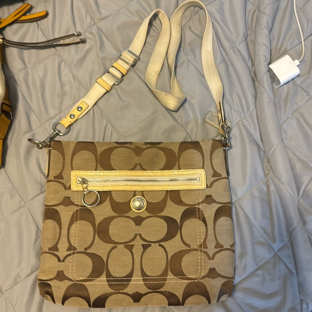 Vintage coach crossover logo bag